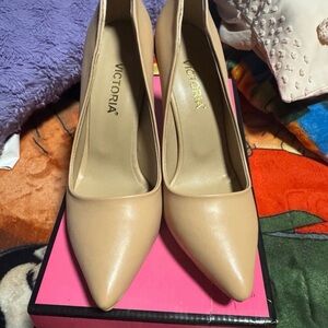 Women's Tan Pumps